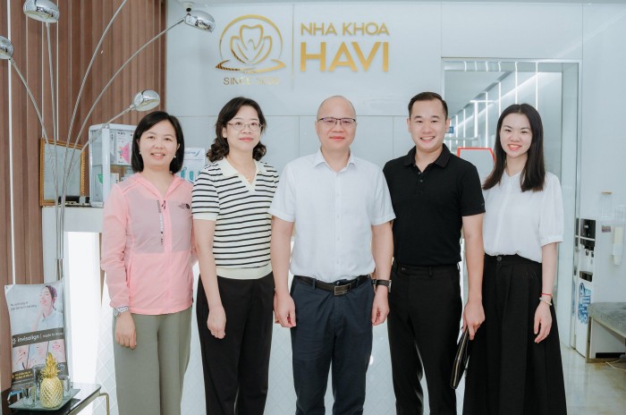 副院长梁飞新带队赴越南参加2023·越南国际口腔医学大会暨口腔展览会 第 7 张 副院长梁飞新带队赴越南参加2023·越南国际口腔医学大会暨口腔展览会 第 7 张