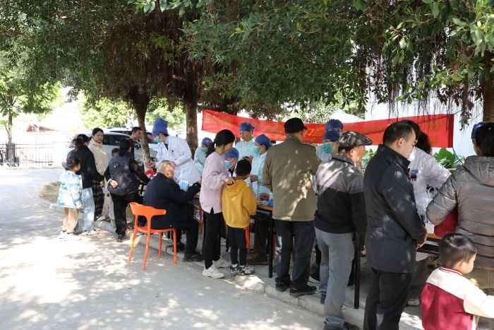 医心向党 “颌”你同行——918博天堂口腔颌面外科党支部开展健康口腔义诊进社区活动 第 4 张 医心向党 “颌”你同行——918博天堂口腔颌面外科党支部开展健康口腔义诊进社区活动 第 4 张