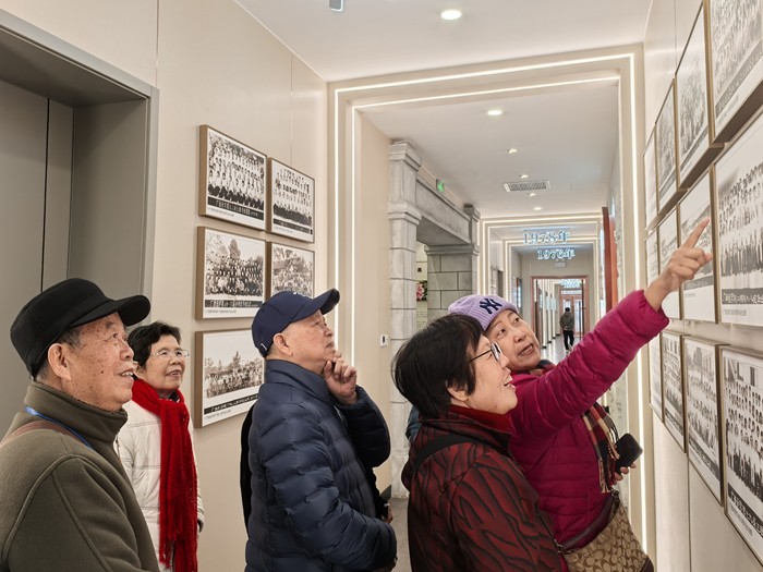 铭记历史 砥砺前行——918博天堂离退休党支部开展“传承优秀传统,弘扬优秀文化” 主题党日活动 第 2 张 铭记历史 砥砺前行——918博天堂离退休党支部开展“传承优秀传统,弘扬优秀文化” 主题党日活动 第 2 张