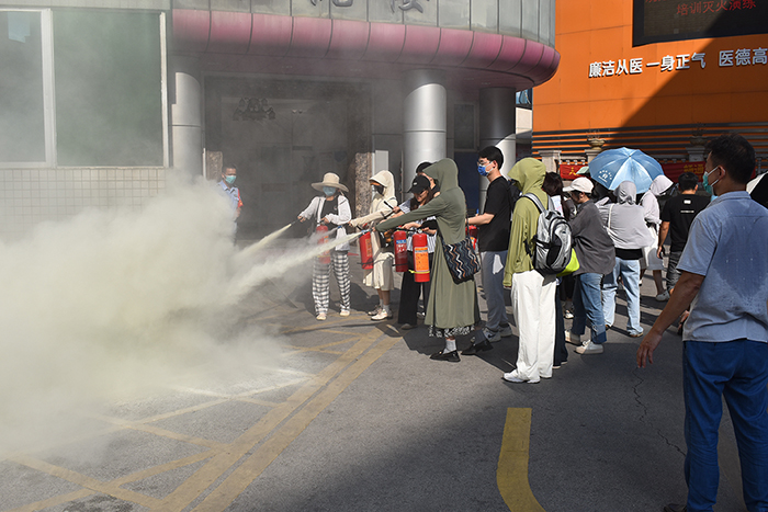 消防安全演练(1).jpg 消防安全演练(1).jpg