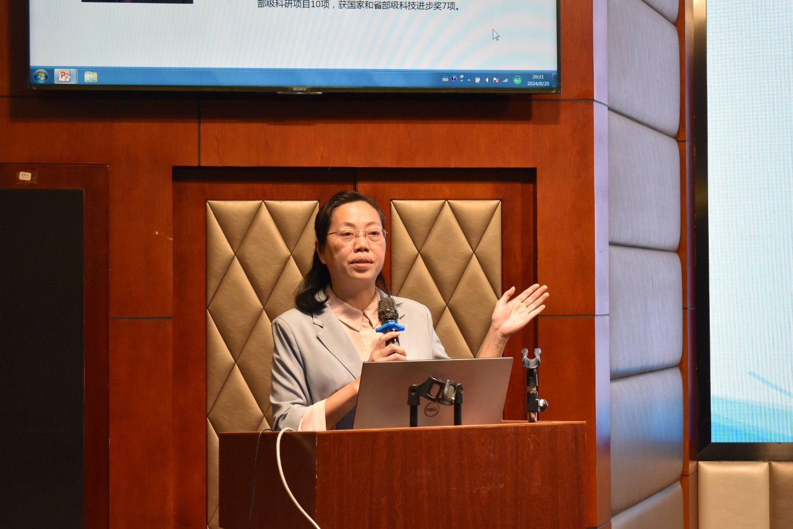 农晓琳副院长进行专题授课(1).jpg 农晓琳副院长进行专题授课(1).jpg