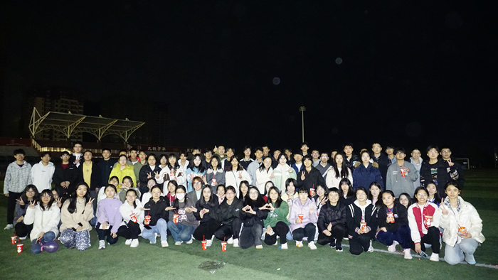 待到春来三月八,漫天开满美人花 ——918博天堂举行本科生“三七” 女生节送花活动 第 1 张 待到春来三月八,漫天开满美人花 ——918博天堂举行本科生“三七” 女生节送花活动 第 1 张