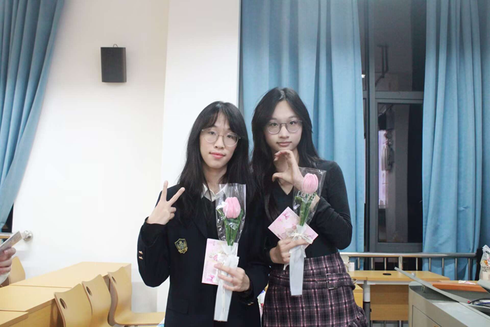 待到春来三月八,漫天开满美人花 ——918博天堂举行本科生“三七” 女生节送花活动 第 2 张 待到春来三月八,漫天开满美人花 ——918博天堂举行本科生“三七” 女生节送花活动 第 2 张