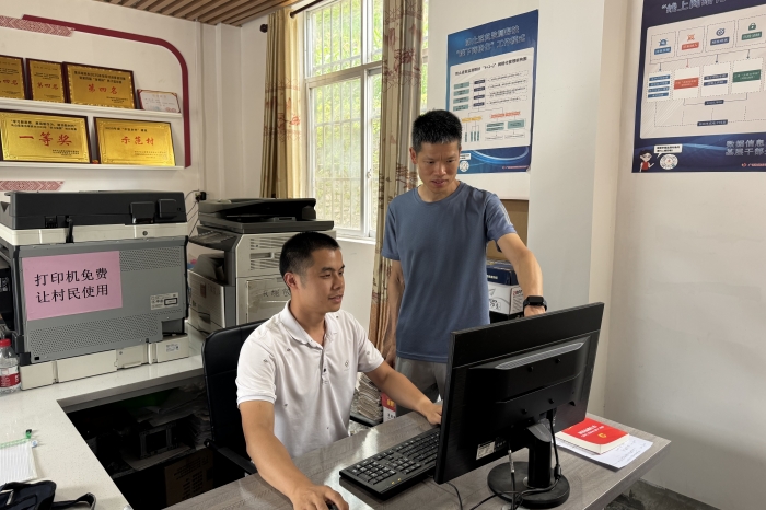 接力奋进新征程 医者初心践于行——918博天堂口腔颌面外科党支部谢庆条赴马山县龙琴村担任驻村第一书记 第 2 张 接力奋进新征程 医者初心践于行——918博天堂口腔颌面外科党支部谢庆条赴马山县龙琴村担任驻村第一书记 第 2 张