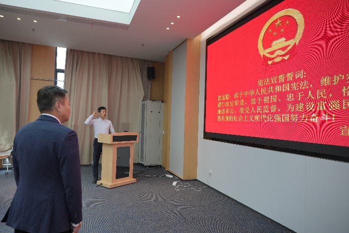 918博天堂
附属口腔医院举行干部宪法宣誓仪式 第 1 张