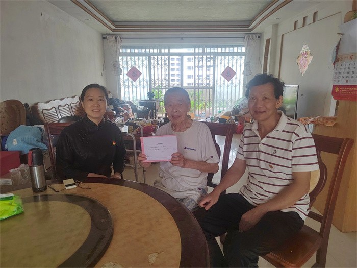 附属口腔医院开展2025年“七一”前夕走访慰问活动 第 4 张 附属口腔医院开展2025年“七一”前夕走访慰问活动 第 4 张