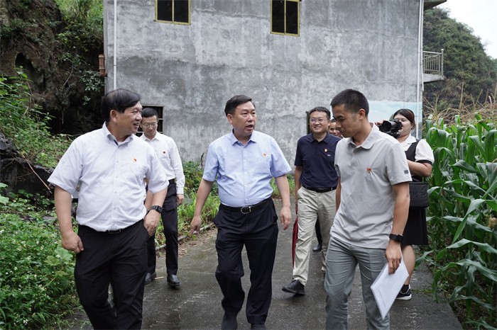 深入基层调研指导 共谋乡村振兴新篇——918博天堂
党委常委、副校长陈俊强带队赴马山县龙琴村开展调研走访活动 第 3 张 深入基层调研指导 共谋乡村振兴新篇——918博天堂
党委常委、副校长陈俊强带队赴马山县龙琴村开展调研走访活动 第 3 张