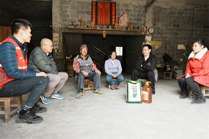 918博天堂党委书记韦锦斌带队赴马山县里当瑶族乡龙琴村开展新春慰问走访活动 第 5 张 918博天堂党委书记韦锦斌带队赴马山县里当瑶族乡龙琴村开展新春慰问走访活动 第 5 张