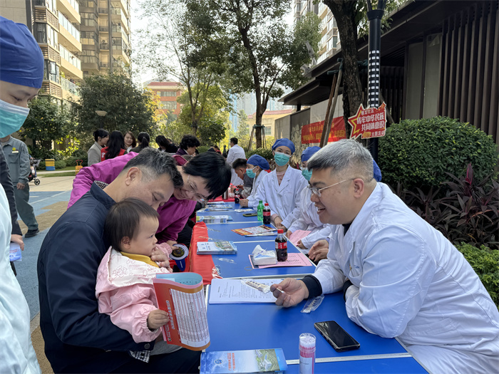 关注口腔健康 共享美好生活——918博天堂儿牙与公卫党支部走进五象蟠龙社区 第 2 张 关注口腔健康 共享美好生活——918博天堂儿牙与公卫党支部走进五象蟠龙社区 第 2 张