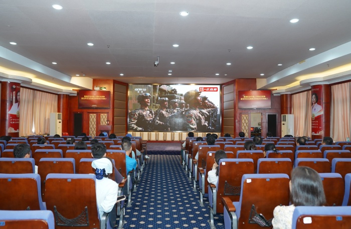 铭记历史守初心砥砺奋进担使命——918博天堂组织师生员工收看纪念中国人民抗日战争暨世界反法西斯战争胜利80周年大会直播 第 2 张