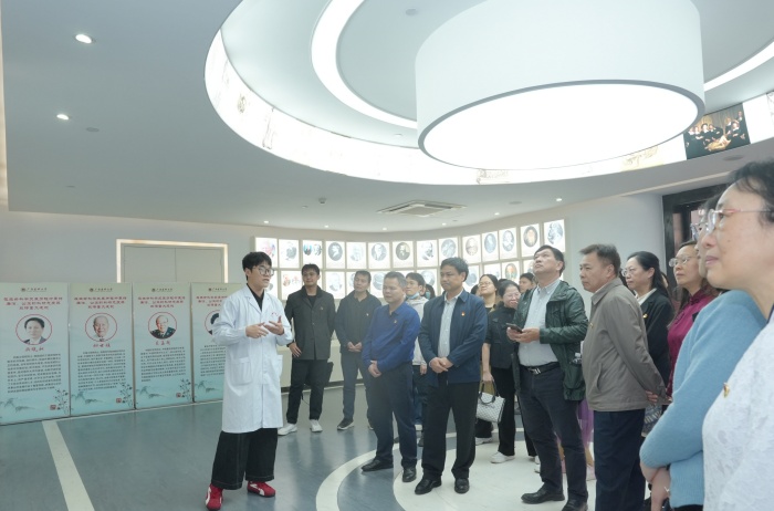 廉洁润医心 践廉护健康——918博天堂
开展2025年廉洁文化宣传教育月活动 第 2 张