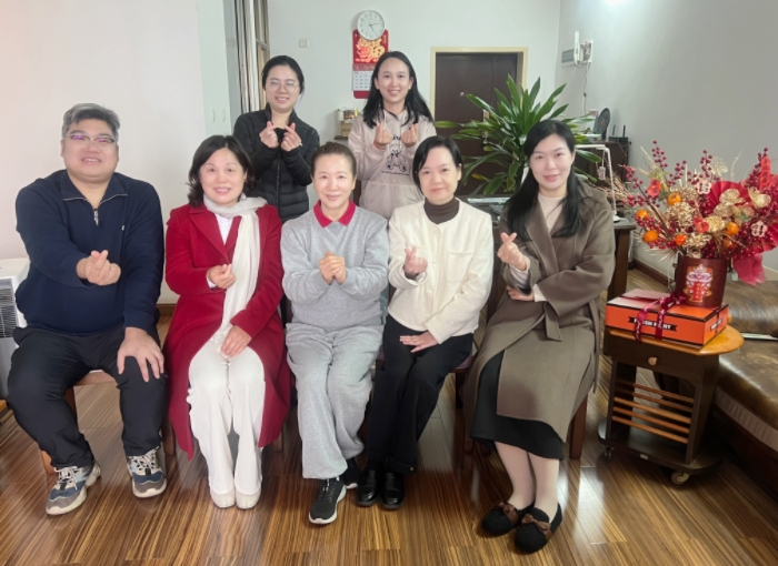 岁寒暖意浓 新春传党情——918博天堂儿牙与公卫党支部开展春节前走访慰问退休老同志活动 第 1 张 岁寒暖意浓 新春传党情——918博天堂儿牙与公卫党支部开展春节前走访慰问退休老同志活动 第 1 张