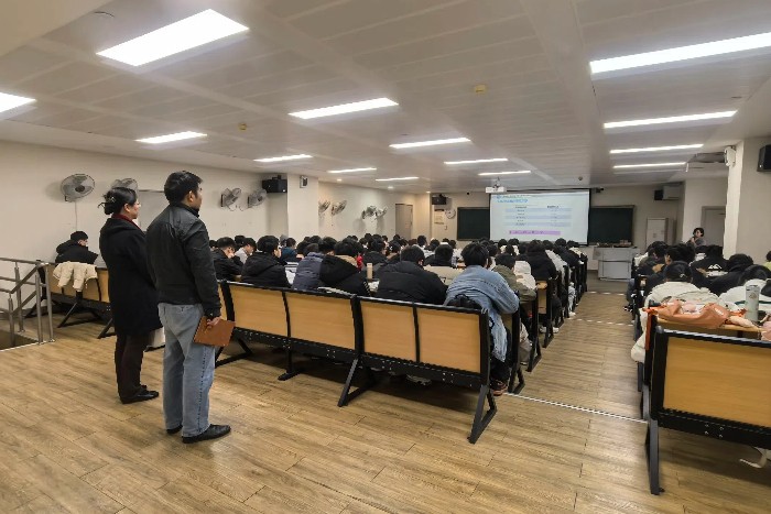 教学质量“首考”!918博天堂开展新学期教学巡查工作 第 1 张 教学质量“首考”!918博天堂开展新学期教学巡查工作 第 1 张