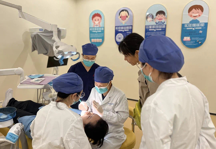 医教协同 强基赋能 ——918博天堂
附属口腔医院打造口腔医学人才培养高地 第 4 张 医教协同 强基赋能 ——918博天堂
附属口腔医院打造口腔医学人才培养高地 第 4 张